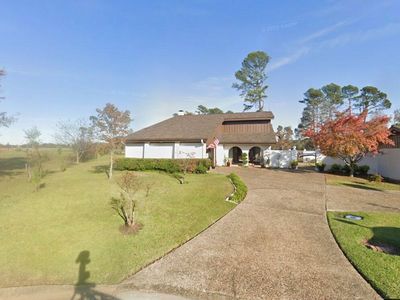 210 Canterbury Ln