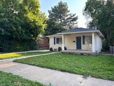2555 Iowa Ave