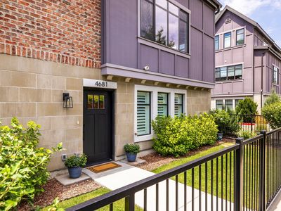4681 S Grosvenor Ct