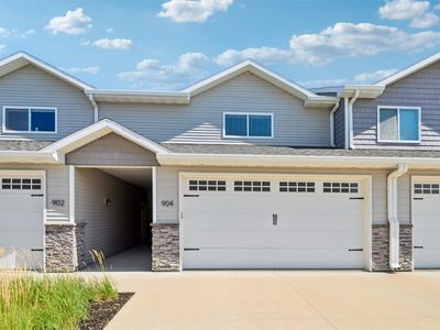 Property at 904 Summerset Pl, Indianola, IA