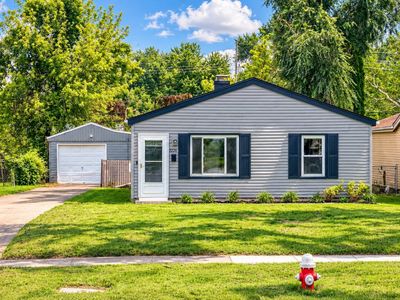 1226 E Larchmont Dr
