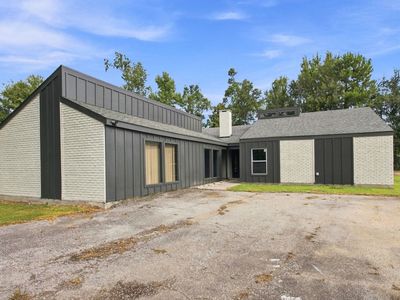 859 Suburban Dr