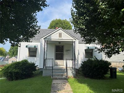1607 N Cedar St