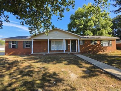 302 Mildred Dr E