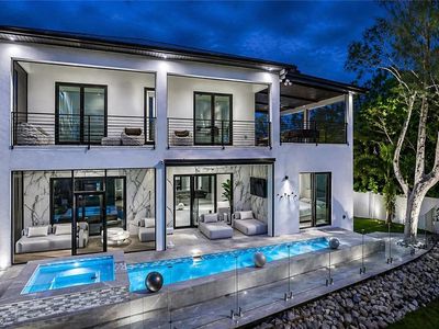 4064 Full Moon CT