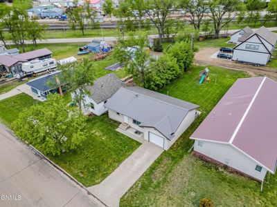215 2nd St SE