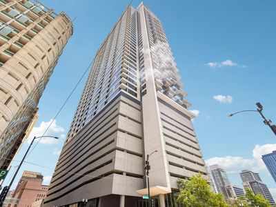 235 W Van Buren St Unit 1807