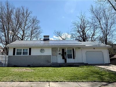 109 W Black Diamond St