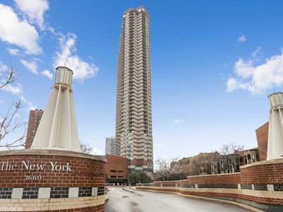 3660 N Lake Shore Dr APT 3903