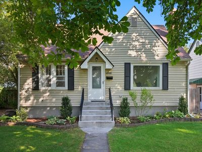 2908 W Providence Ave