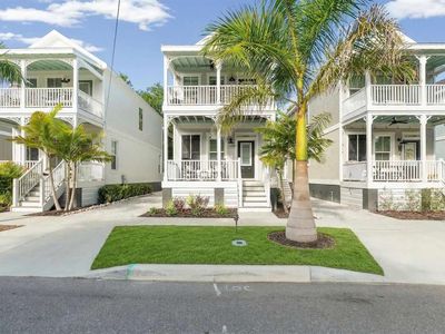 324 6TH STREET E