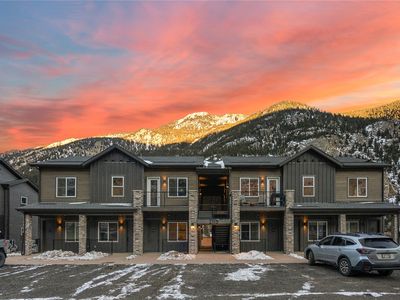 2121 Hummingbird Way #204