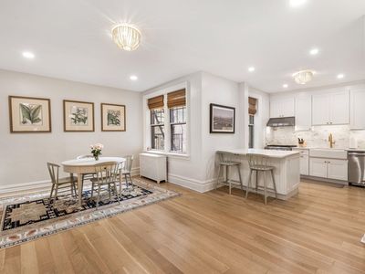1000 Hudson St APT 204