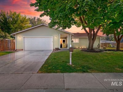 3916 S Genesee Dr
