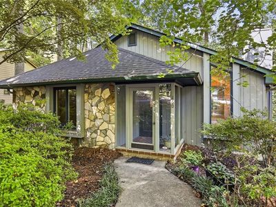 160 Carrisbrooke Ln