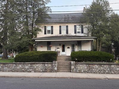 104 W Chestnut St