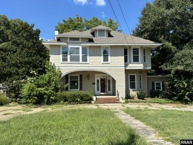 825 N Sampson Ave
