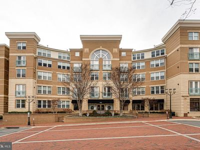 12000 Market St APT 370