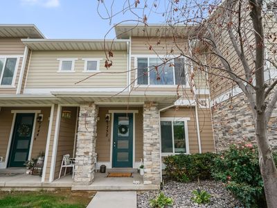 1752 W Nikos Ln