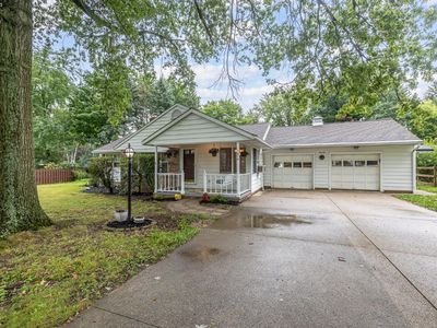 Property at 910 S Court St, Medina, OH