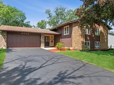 Property at 6702 Pershing Ct, Woodridge, IL