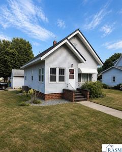 112 White St N