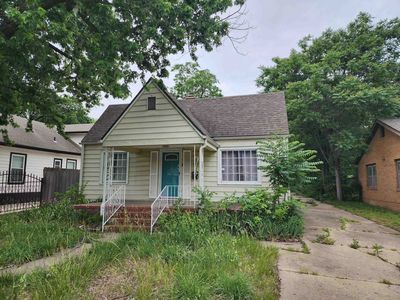1537 N Burns Ave