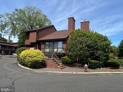 23 Bloomingdale Dr APT 1A