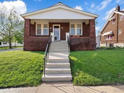 3145 Clifton Ave