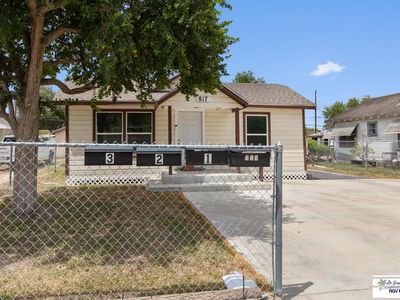 817 E Monroe Ave