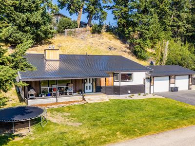 228 Lake Hills Ct