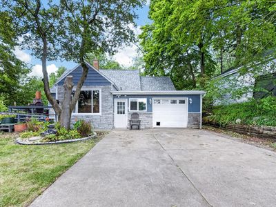 1202 Pinehurst Blvd