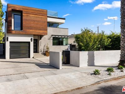 3464 Greenwood Ave