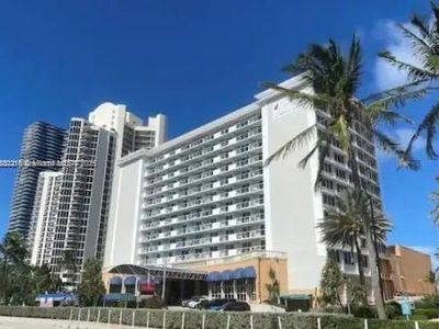 19201 Collins Ave #602