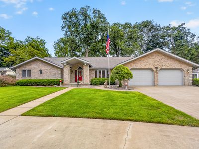 1023 Hawthorne Dr