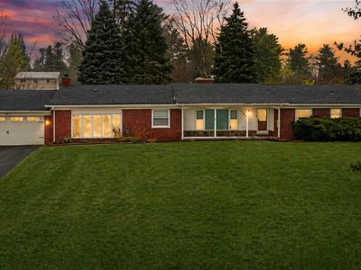6380 Wellesley Ter