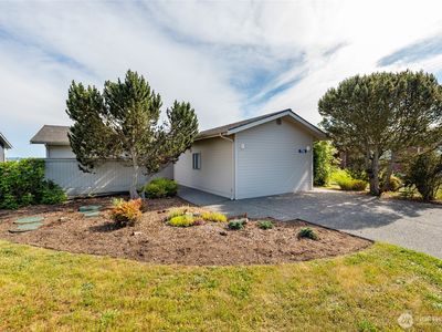 754 Livingston Bay Shore Drive