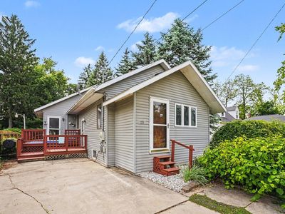 221 Nelson Ave