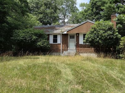 23 Eisenhower Dr