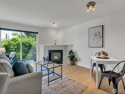 2512 E Madison Street #303