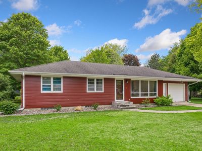 8 Central Ln