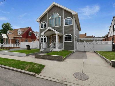 1011 Bay 24th St