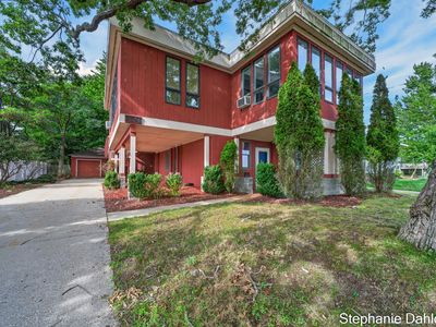 3135 Lakeshore Dr