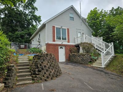 4 Leon Ave