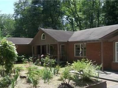 3877 N Lakewood Dr