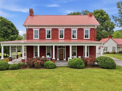 240 Maplehurst Ln