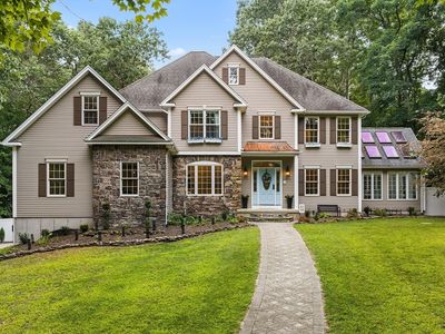 4 Iroquois Ln