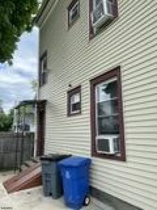 42 Lincoln Pl #2