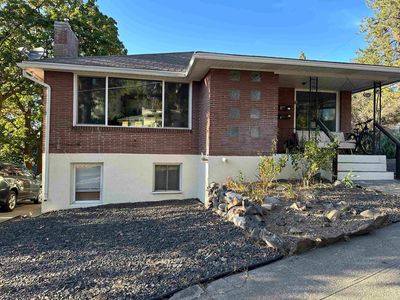 828/820 W 11th Ave