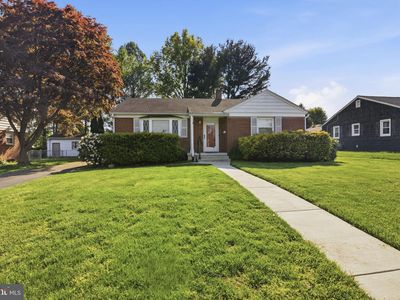 4 Brooks Rd